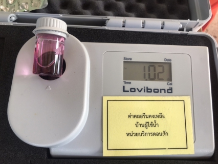 ไฟล์แนบ วันพฤหัสบดีที่ 22 กันยายน 2565 นายสุรพงศ์ สมหวัง ผจก.กปภ.สาขากาญจนดิษฐ์ มอบหมายให้พนักงานในสายงานผลิต ออกพื้นที่ตรวจสอบคุณภาพน้ำประปา โดยการตรวจวัดค่าคลอรีน ค่าความขุ่นในน้ำประปา ณ สถานประกอบการ ร้านอาหารติดกับโรงเรียนบ้านน้ำฉา และ ร้านข้าวมันไก่น้องอั้น ตำบลดอนสัก อำเภอดอนสัก จังหวัดสุราษฎร์ธานี โดยเป็นการตรวจสอบและควบคุมคุณภาพน้ำประปาในระบบจ่าย ตามโครงการจัดการน้ำสะอาด (WSP) ตามจุดควบคุมตรวจสอบตามแผนที่กำหนด ผลการตรวจสอบคุณภาพน้ำเป็นไปตามเกณฑ์มาตรฐาน กปภ. 