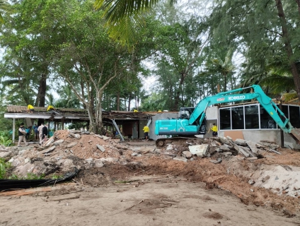 ไฟล์แนบ กปภ.สาขาภูเก็ต  ร่วมกับหน่วยงานที่เกี่ยวข้อง ลงพื้นที่เพื่ออำนวยความสะดวกในการรื้อถอนสิ่งปลูกสร้างบริเวณหาดเลพังถึงหาดลายัน