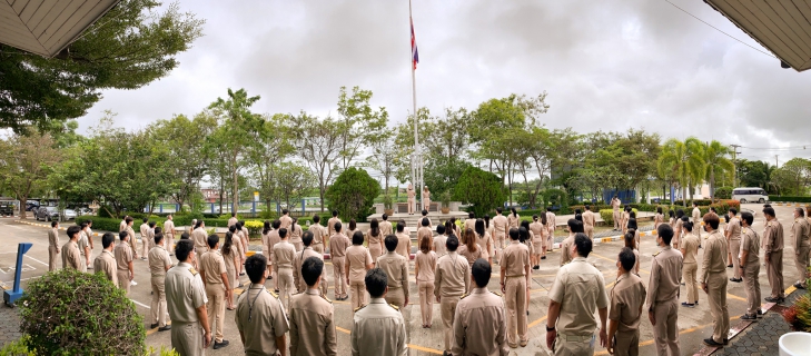 ไฟล์แนบ ผู้บริหารและพนักงานการประปาส่วนภูมิภาคเขต  9  จัดกิจกรรมวันพระราชทานธงชาติไทย ณ บริเวณหน้าเสาธง รวมทั้งเคารพธงชาติและร้องเพลงชาติไทยร่วมกัน