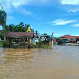 ไฟล์แนบ กปภ.สาขาหล่มสัก มอบน้ำดื่ม ตราสัญลักษณ์ กปภ.ให้กับประชาชนที่ประสบอุทุกภัย
