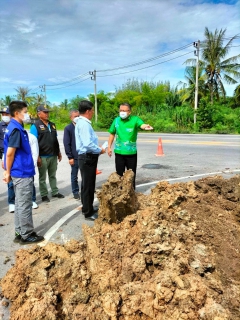 ไฟล์แนบ ผู้ว่าราชการจังหวัดสุราษฎร์ธานี ลงพื้นที่ติดตามความคืบหน้าการขยายเขตบริการน้ำประปา ของการประปาส่วนภูมิภาคสาขากาญจนดิษฐ์  พื้นที่ตำบลพลายวาส อำเภอกาญจนดิษฐ์ ระยะทาง 5.2 กิโลเมตร เพื่อให้บริการประชาชนตลอดแนวท่อ และเรือนจำชั่วคราวทุ่งเขน