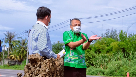 ไฟล์แนบ ผู้ว่าราชการจังหวัดสุราษฎร์ธานี ลงพื้นที่ติดตามความคืบหน้าการขยายเขตบริการน้ำประปา ของการประปาส่วนภูมิภาคสาขากาญจนดิษฐ์  พื้นที่ตำบลพลายวาส อำเภอกาญจนดิษฐ์ ระยะทาง 5.2 กิโลเมตร เพื่อให้บริการประชาชนตลอดแนวท่อ และเรือนจำชั่วคราวทุ่งเขน