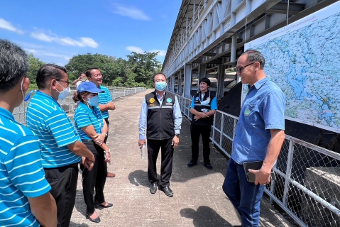 ไฟล์แนบ ผอ.กปภ.ข.6 ลงพื้นที่ติดตามสถานการณ์น้ำท่วม จ.ร้อยเอ็ด