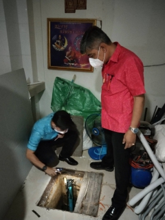 ไฟล์แนบ กปภ.สาขาภูเก็ต ลงพื้นตรวจสอบระบบท่อภายในอาคารและมาตรวัดน้ำของโรงแรมเดอะชิลลี่ ป่าตอง