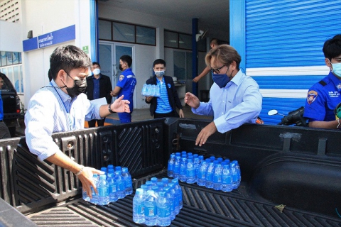 ไฟล์แนบ กปภ.ข.6 ร่วมกับ สมาคมวิทยุสมัครเล่นจังหวัดขอนแก่น มอบน้ำดื่มบรรเทาอุทกภัย