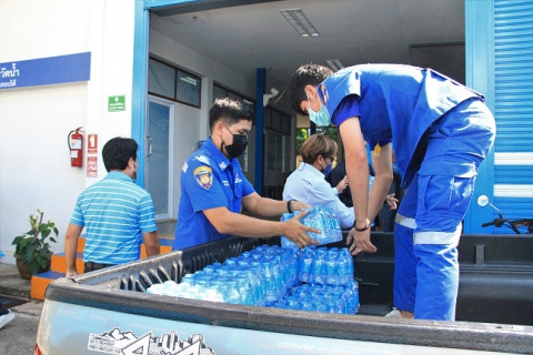 ไฟล์แนบ กปภ.ข.6 ร่วมกับ สมาคมวิทยุสมัครเล่นจังหวัดขอนแก่น มอบน้ำดื่มบรรเทาอุทกภัย
