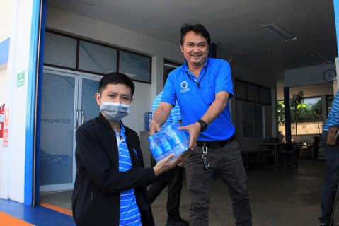 ไฟล์แนบ กปภ.ข.6 ร่วมกับ สมาคมวิทยุสมัครเล่นจังหวัดขอนแก่น มอบน้ำดื่มบรรเทาอุทกภัย