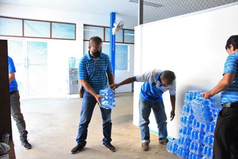 ไฟล์แนบ กปภ.ข.6 ร่วมกับ สมาคมวิทยุสมัครเล่นจังหวัดขอนแก่น มอบน้ำดื่มบรรเทาอุทกภัย