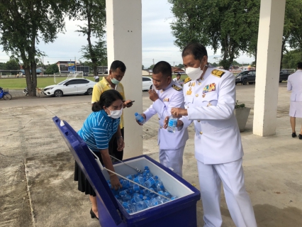 ไฟล์แนบ วันที่ 13 ตุลาคม 2565 เวลา 17.00 น.โดยนายสุรพงศ์ สมหวัง ผจก. กปภ.สาขากาญจนดิษฐ์ พร้อมพนักงานในสังกัด กปภ.สาขากาญจนดิษฐ์ ร่วมแจกน้ำดื่มตราสัญญาลักษณ์ กปภ.ให้กับผู้เข้าร่วมพิธีวางพวงมาลาเพื่อน้อมรำลึก ในพระมหากรุณาธิคุณ พระบาทสมเด็จพระบรมชนกาธิเบศรมหาภูมิพลอดุลยเดชมหาราชบรมนาถบพิตรเนื่องใน วันคล้ายวันสวรรคต ณ ศาลาประชาคม ที่ว่าการอำเภอกาญจนดิษฐ์