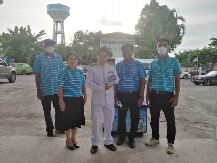 ไฟล์แนบ วันที่ 13 ตุลาคม 2565 เวลา 17.00 น.โดยนายสุรพงศ์ สมหวัง ผจก. กปภ.สาขากาญจนดิษฐ์ พร้อมพนักงานในสังกัด กปภ.สาขากาญจนดิษฐ์ ร่วมแจกน้ำดื่มตราสัญญาลักษณ์ กปภ.ให้กับผู้เข้าร่วมพิธีวางพวงมาลาเพื่อน้อมรำลึก ในพระมหากรุณาธิคุณ พระบาทสมเด็จพระบรมชนกาธิเบศรมหาภูมิพลอดุลยเดชมหาราชบรมนาถบพิตรเนื่องใน วันคล้ายวันสวรรคต ณ ศาลาประชาคม ที่ว่าการอำเภอกาญจนดิษฐ์