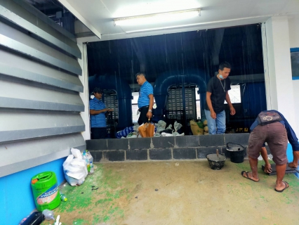 ไฟล์แนบ กปภ.สาขาภูเก็ต ดำเนินการก่อผนังอุดรอยรั่ว วางกระสอบทราย เพื่อป้องกันน้ำท่วม โรงสูบน้ำแรงต่ำ ขุมน้ำสรรพสามิตร   