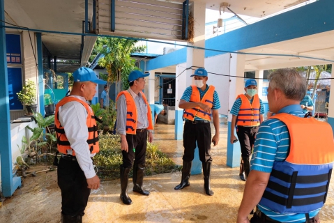 ไฟล์แนบ มท.1 ลงพื้นที่ติดตามสถานการณ์อุทกภัย จ.อุบลราชธานี เร่งให้ความช่วยเหลือ พร้อมส่งกำลังใจให้ผู้ประสบภัยและเจ้าหน้าที่ผู้ปฏิบัติงานในพื้นที่