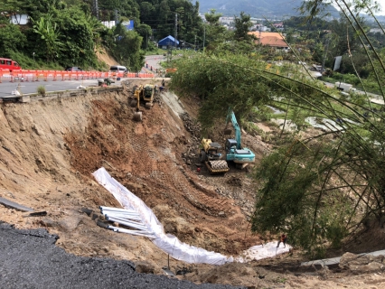 ไฟล์แนบ กปภ.สาขาภูเก็ต  ร่วมสังเกตุการณ์ การซ่อมถนนพระบารมีที่ชำรุดเนื่องจากดินสไลด์ และหารือแนวทางการซ่อมร่วมกับกับนายกเทศบาลเมืองกะทู้