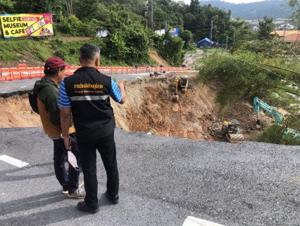 ไฟล์แนบ กปภ.สาขาภูเก็ต  ร่วมสังเกตุการณ์ การซ่อมถนนพระบารมีที่ชำรุดเนื่องจากดินสไลด์ และหารือแนวทางการซ่อมร่วมกับกับนายกเทศบาลเมืองกะทู้