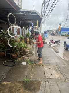 ไฟล์แนบ การประปาส่วนภูมิภาคสาขาท่าแซะ ทำการสำรวจเดินหาท่อแตกท่อรั่วด้วยตาเปล่า