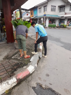 ไฟล์แนบ วันพุธที่ 30 พฤศจิกายน 2565 การประปาส่วนภูมิภาคสาขากาญจนดิษฐ์ ภายใต้การบริหารงานโดย นายสุรพงศ์ สมหวัง ผู้จัดการการประปาส่วนภูมิภาคสาขากาญจนดิษฐ์ มอบหมายนายฤทธิเดช อินทวงศ์ หัวหน้างาน 8 งานบริการและควบคุมน้ำสูญเสีย และพนักงานในสังกัด ลงพื้นที่สำรวจ หาท่อแตกท่อรั่ว บริเวณสี่แยกหนองสวน ถึงถึงตลาดกาญจนดิษฐ์ เพื่อลดน้ำสูญเสียในระบบจำหน่ายและเพิ่มแรงดันในเส้นท่อ เป็นการให้บริการน้ำประปาอย่างเต็มประสิทธิภาพตามมาตรฐานของ กปภ. 