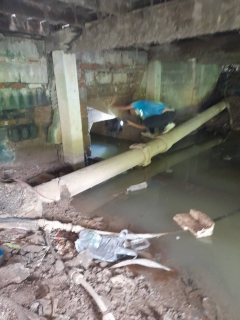 ไฟล์แนบ วันพุธที่ 30 พฤศจิกายน 2565 การประปาส่วนภูมิภาคสาขากาญจนดิษฐ์ ภายใต้การบริหารงานโดย นายสุรพงศ์ สมหวัง ผู้จัดการการประปาส่วนภูมิภาคสาขากาญจนดิษฐ์ มอบหมายนายฤทธิเดช อินทวงศ์ หัวหน้างาน 8 งานบริการและควบคุมน้ำสูญเสีย และพนักงานในสังกัด ลงพื้นที่สำรวจ หาท่อแตกท่อรั่ว บริเวณสี่แยกหนองสวน ถึงถึงตลาดกาญจนดิษฐ์ เพื่อลดน้ำสูญเสียในระบบจำหน่ายและเพิ่มแรงดันในเส้นท่อ เป็นการให้บริการน้ำประปาอย่างเต็มประสิทธิภาพตามมาตรฐานของ กปภ. 