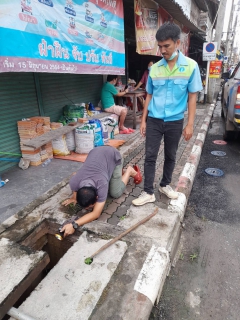 ไฟล์แนบ วันพุธที่ 30 พฤศจิกายน 2565 การประปาส่วนภูมิภาคสาขากาญจนดิษฐ์ ภายใต้การบริหารงานโดย นายสุรพงศ์ สมหวัง ผู้จัดการการประปาส่วนภูมิภาคสาขากาญจนดิษฐ์ มอบหมายนายฤทธิเดช อินทวงศ์ หัวหน้างาน 8 งานบริการและควบคุมน้ำสูญเสีย และพนักงานในสังกัด ลงพื้นที่สำรวจ หาท่อแตกท่อรั่ว บริเวณสี่แยกหนองสวน ถึงถึงตลาดกาญจนดิษฐ์ เพื่อลดน้ำสูญเสียในระบบจำหน่ายและเพิ่มแรงดันในเส้นท่อ เป็นการให้บริการน้ำประปาอย่างเต็มประสิทธิภาพตามมาตรฐานของ กปภ. 