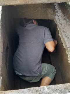 ไฟล์แนบ วันพุธที่ 30 พฤศจิกายน 2565 การประปาส่วนภูมิภาคสาขากาญจนดิษฐ์ ภายใต้การบริหารงานโดย นายสุรพงศ์ สมหวัง ผู้จัดการการประปาส่วนภูมิภาคสาขากาญจนดิษฐ์ มอบหมายนายฤทธิเดช อินทวงศ์ หัวหน้างาน 8 งานบริการและควบคุมน้ำสูญเสีย และพนักงานในสังกัด ลงพื้นที่สำรวจ หาท่อแตกท่อรั่ว บริเวณสี่แยกหนองสวน ถึงถึงตลาดกาญจนดิษฐ์ เพื่อลดน้ำสูญเสียในระบบจำหน่ายและเพิ่มแรงดันในเส้นท่อ เป็นการให้บริการน้ำประปาอย่างเต็มประสิทธิภาพตามมาตรฐานของ กปภ. 