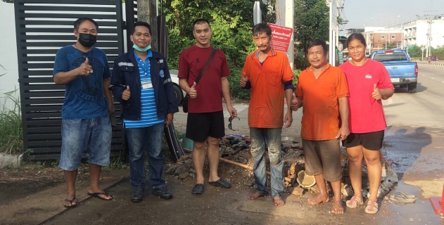 ไฟล์แนบ ทีมงานบริการฯ กปภ.สาขากำแพงเพชร ลุย ! หาท่อแตกรั่วกลางวัน แก้ไขทันที 