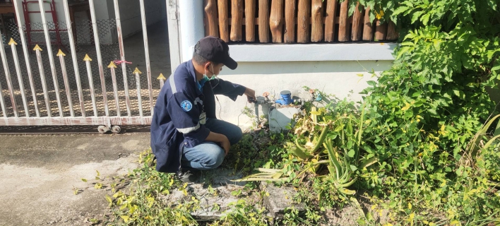 ไฟล์แนบ ทีมงานบริการฯ กปภ.สาขากำแพงเพชร ลุย ! หาท่อแตกรั่วกลางวัน แก้ไขทันที 