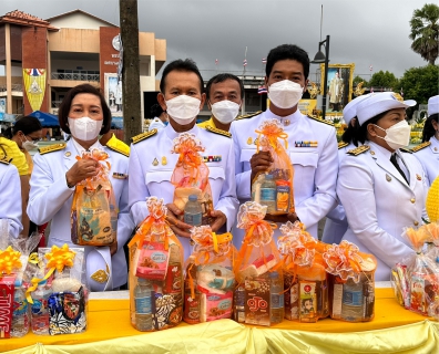 ไฟล์แนบ การประปาส่วนภูมิภาคสาขาชุมพรร่วมกิจกรรม ทำบุญตักบาตร บริเวณ ลานหน้าเทศบาลจังหวัดชุมพร เนื่องในวันคล้ายวันพระบรมราชสมภพ พระบาทสมเด็จพระบรมชนกาธิเบศร มหาภูมิพลอดุลยเดชมหาราช บรมนาถบพิตร วันชาติ และวันพ่อแห่งชาติ พ.ศ.2565