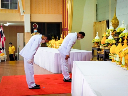 ไฟล์แนบ กปภ.สาขาตราดร่วมพิธีทำบุญตักบาตรข้าวสารอาหารแห้ง พิธีวางพานพุ่มดอกไม้และพิธีถวายบังคม เนื่องในวันคล้ายวันพระบรมราชสมภพพระบาทสมเด็จพระบรมชนกาธิเบศร มหาภูมิพลอดุลยเดชมหาราช บรมนาถบพิตร วันชาติ และวันพ่อแห่งชาติ 5 ธันวาคม 2565 