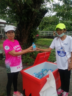 ไฟล์แนบ กปภ.สาขาระนอง ร่วมสนับสนุนน้ำดื่ม กิจกรรมกีฬา ฮวยซัมเปียน วิ่งชมหมอก  