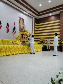 ไฟล์แนบ การประปาส่วนภูมิภาคสาขาท่าแซะ ร่วมพิธีถวายพานพุ่มดอกไม้และถวายบังคม เนื่องในวันคล้ายวันพระบรมราชสมภพของ พระบาทสมเด็จพระบรมชนกาธิเบศร มหาภูมิพลอดุลยเดชมหาราช บรมนาถบพิตร 