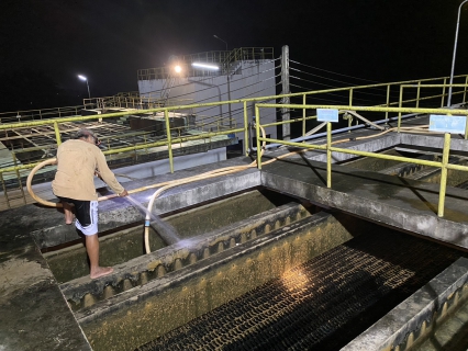 ไฟล์แนบ กปภ.สาขาระนอง ดำเนินการตามแผน ล้างถังตกตะกอนโรงกรองน้ำหาดส้มแป้น