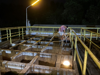 ไฟล์แนบ กปภ.สาขาระนอง ดำเนินการตามแผน ล้างถังตกตะกอนโรงกรองน้ำหาดส้มแป้น