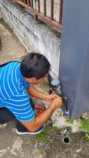 ไฟล์แนบ การประปาส่วนภูมิภาคสาขาจันดี ลงพื้นที่ตรวจสอบมาตรวัดน้ำ ทดสอบมาตร 0 คิว และทำการตีตรามาตร ผูกลวด 