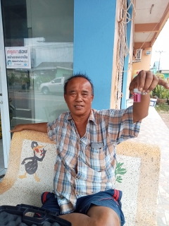 ไฟล์แนบ วันศุกร์ที่ 16 ธันวาคม  2565 นายสุรพงศ์ สมหวัง ผจก.กปภ.สาขากาญจนดิษฐ์ มอบหมายให้พนักงานในสายงานผลิต ออกพื้นที่ตรวจสอบคุณภาพน้ำประปา โดยการตรวจวัดค่าคลอรีน ค่าความขุ่นในน้ำประปา ณ ร้านขายของชำ ตลาดเทศบาลเมืองดอนสัก อำเภอดอนสัก จังหวัดสุราษฎร์ธานี โดยเป็นการตรวจสอบและควบคุมคุณภาพน้ำประปาในระบบจ่าย ตามโครงการจัดการน้ำสะอาด (WSP) ตามจุดควบคุมตรวจสอบตามแผนที่กำหนด ผลการตรวจสอบคุณภาพน้ำเป็นไปตามเกณฑ์มาตรฐาน กปภ. 