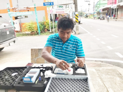 ไฟล์แนบ วันศุกร์ที่ 16 ธันวาคม  2565 นายสุรพงศ์ สมหวัง ผจก.กปภ.สาขากาญจนดิษฐ์ มอบหมายให้พนักงานในสายงานผลิต ออกพื้นที่ตรวจสอบคุณภาพน้ำประปา โดยการตรวจวัดค่าคลอรีน ค่าความขุ่นในน้ำประปา ณ ร้านขายของชำ ตลาดเทศบาลเมืองดอนสัก อำเภอดอนสัก จังหวัดสุราษฎร์ธานี โดยเป็นการตรวจสอบและควบคุมคุณภาพน้ำประปาในระบบจ่าย ตามโครงการจัดการน้ำสะอาด (WSP) ตามจุดควบคุมตรวจสอบตามแผนที่กำหนด ผลการตรวจสอบคุณภาพน้ำเป็นไปตามเกณฑ์มาตรฐาน กปภ. 