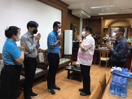 ไฟล์แนบ กปภ.สาขาท่ามะกา  นำโดย นายประนต  ศรีสุนทร ผู้จัดการการประปาส่วนภูมิภาคสาขาท่ามะกา พร้อมด้วยหัวหน้างาน ลงพื้นที่สร้างความสัมพันธ์กับลูกค้าประเภท 2-3 ผู้ใช้น้ำรายใหญ่ที่มีการใช้น้ำปริมาณมาก   ลูกค้าที่มีประเภทธุรกิจอ่อนไหวต่อการใช้น้ำ และหน่วยงานราชการ โดยให้คำแนะนำระบบน้ำประปา สอบถาม      ความพึงพอใจ รับฟังข้อเสนอแนะต่อการให้บริการ ของกปภ.สาขาท่ามะกา    พร้อมลงพื้นที่มอบของที่ระลึก น้ำดื่มตราสัญลักษณ์ กปภ.ส่งความสุข ร่วมยินดีกับลูกค้าในช่วงเทศกาลปีใหม่ 2566 
