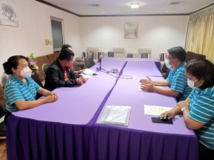 ไฟล์แนบ การประปาส่วนภูมิภาคสาขากาญจนดิษฐ์  ลงพื้นที่พบสื่อมวลชน   สถานีวิทยุกระจายเสียงแห่งประเทศไทย จังหวัดสุราษฎร์ธานี  โดยเข้าพบว่าที่ ร.ต.สุรชัย ส้มเกลี้ยง (บ่าวเกลี้ยง) นักจัดรายการโทรทัศน์ รายการแหล่งข่าวชาวใต้ NBT South และรายการ อปม.สัมพันธ์ สวท.สุราษฎร์ธานี FM 89.75 mhz Fb:สวท.สุราษฎร์ธานี และนางสาวพัชรี เดชเดโช นักสื่อสารมวลชน รายการ ล่องใต้วันนี้ เพื่อประชาสัมพันธ์ โครงการ "ติดมิเตอร์ใหม่ ลดราคา การประปาฯ จัดให้" ด้วยการลดค่าติดตั้งประปาใหม่ 20%