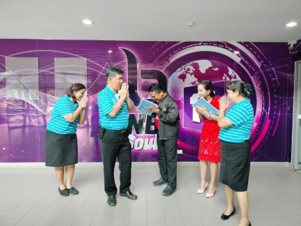 ไฟล์แนบ การประปาส่วนภูมิภาคสาขากาญจนดิษฐ์  ลงพื้นที่พบสื่อมวลชน   สถานีวิทยุกระจายเสียงแห่งประเทศไทย จังหวัดสุราษฎร์ธานี  โดยเข้าพบว่าที่ ร.ต.สุรชัย ส้มเกลี้ยง (บ่าวเกลี้ยง) นักจัดรายการโทรทัศน์ รายการแหล่งข่าวชาวใต้ NBT South และรายการ อปม.สัมพันธ์ สวท.สุราษฎร์ธานี FM 89.75 mhz Fb:สวท.สุราษฎร์ธานี และนางสาวพัชรี เดชเดโช นักสื่อสารมวลชน รายการ ล่องใต้วันนี้ เพื่อประชาสัมพันธ์ โครงการ "ติดมิเตอร์ใหม่ ลดราคา การประปาฯ จัดให้" ด้วยการลดค่าติดตั้งประปาใหม่ 20%