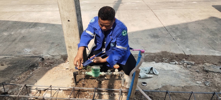 ไฟล์แนบ เดินหน้าไม่หยุด ! เพื่อลูกค้ามีรอยยิ้ม ส่ง Mr.ประปา ตรวจสอบประตูน้ำรั่ว ลูกค้าปลื้ม !! บริการทันใจ