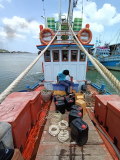 ไฟล์แนบ การประปาส่วนภูมิภาคสาขากาญจนดิษฐ์ดำเนินการติดตั้งทุ่นถ่วงท่อในคลองดอนสัก เพื่อผู้ใช้น้ำบ้านฝ่ายท่า ดอนสัก อำเภอดอนสัก จังหวัดสุราษฎร์ธานี