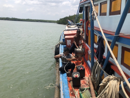 ไฟล์แนบ การประปาส่วนภูมิภาคสาขากาญจนดิษฐ์ดำเนินการติดตั้งทุ่นถ่วงท่อในคลองดอนสัก เพื่อผู้ใช้น้ำบ้านฝ่ายท่า ดอนสัก อำเภอดอนสัก จังหวัดสุราษฎร์ธานี