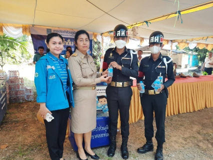 ไฟล์แนบ การประปาส่วนภูมิภาคสาขากระบี่ สนับสนุนน้ำดื่มบรรจุขวด กปภ. บริการประชาชน ในโอกาสพลเอก ประวิตร วงษ์สุวรรณ รองนายกรัฐมนตรี ในฐานะผู้อำนวยการกองอำนวยการน้ำแห่งชาติ(กอนช.) พร้อมคณะลงพื้นที่ จ.กระบี่