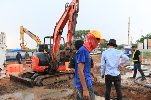 ไฟล์แนบ ผอ.กปภ.ข.6 ลงพื้นที่แก้ไขสถานการณ์น้ำไม่ไหลในพื้นที่ขอนแก่น หลังประสบปัญหาน้ำไม่ไหลในพื้นที่สูงติดต่อกันหลายวัน
