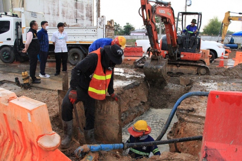 ไฟล์แนบ ผอ.กปภ.ข.6 ลงพื้นที่แก้ไขสถานการณ์น้ำไม่ไหลในพื้นที่ขอนแก่น หลังประสบปัญหาน้ำไม่ไหลในพื้นที่สูงติดต่อกันหลายวัน