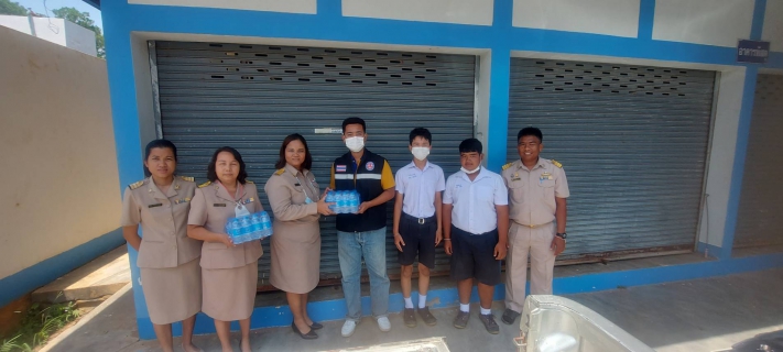 ไฟล์แนบ การประปาส่วนภูมิภาคสาขากาญจนดิษฐ์ มอบน้ำดื่มตราสัญญลักษณ์ กปภ.ให้กับองค์การบริหารส่วนตำบลท่าทอง จัดกิจกรรมเพื่อพัฒนาคุณภาพชีวิตผู้สูงอายุตำบลท่าทอง ประจำปี 2566