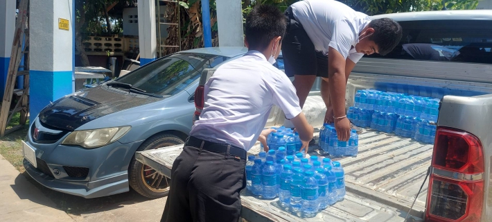 ไฟล์แนบ การประปาส่วนภูมิภาคสาขากาญจนดิษฐ์ มอบน้ำดื่มตราสัญญลักษณ์ กปภ.ให้กับองค์การบริหารส่วนตำบลท่าทอง จัดกิจกรรมเพื่อพัฒนาคุณภาพชีวิตผู้สูงอายุตำบลท่าทอง ประจำปี 2566