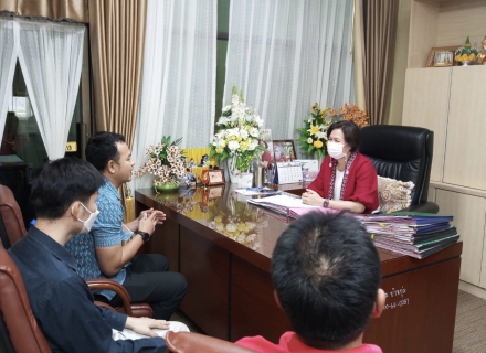 ไฟล์แนบ กปภ.สาขาขอนแก่น (พ) เข้าพบนายกเทศมนตรีเมืองบ้านทุ่ม เพื่อหารือเรื่องการประชาสัมพันธ์ การชำระค่าน้ำออนไลน์ รวมถึงได้เเนะนำ ช่องทางชำระค่าน้ำประปาเเบบออนไลน์ ภายในสำนักงานเทศบาลเมืองบ้านทุ่ม