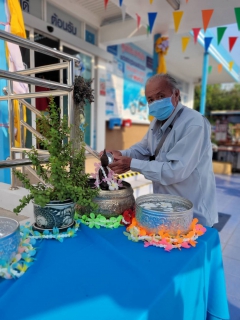 ไฟล์แนบ คึกคัก "สงกรานต์สุขใจ "ลูกค้าร่วมสรงน้ำพระรับ " ขันน้ำ " ที่ กปภ.สาขากำแพงเพชร
