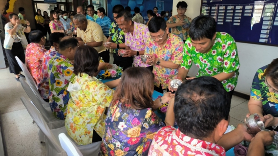 ไฟล์แนบ กปภ.ข.4 ร่วมจัดกิจกรรมสรงน้ำพระ รดน้ำขอพรผู้ใหญ่ เทศกาลสงกรานต์ 2566 ตามวิถีอันดีงาม