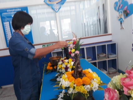 ไฟล์แนบ กปภ.สาขากาญจนดิษฐ์ จัดกิจกรรมสรงน้ำพระและพระแม่ธรณีพร้อมรดน้ำดำหัวผู้ใหญ่ สืบสานประเพณีวันสงกรานต์ 2566 สำหรับลูกค้าผู้ใช้น้ำที่มาใช้บริการ ณ สำนักงาน การประปาส่วนภูมิภาคสาขากาญจนดิษฐ์ 