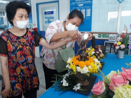 ไฟล์แนบ กปภ.สาขากาญจนดิษฐ์ จัดกิจกรรมสรงน้ำพระและพระแม่ธรณีพร้อมรดน้ำดำหัวผู้ใหญ่ สืบสานประเพณีวันสงกรานต์ 2566 สำหรับลูกค้าผู้ใช้น้ำที่มาใช้บริการ ณ สำนักงาน การประปาส่วนภูมิภาคสาขากาญจนดิษฐ์ 